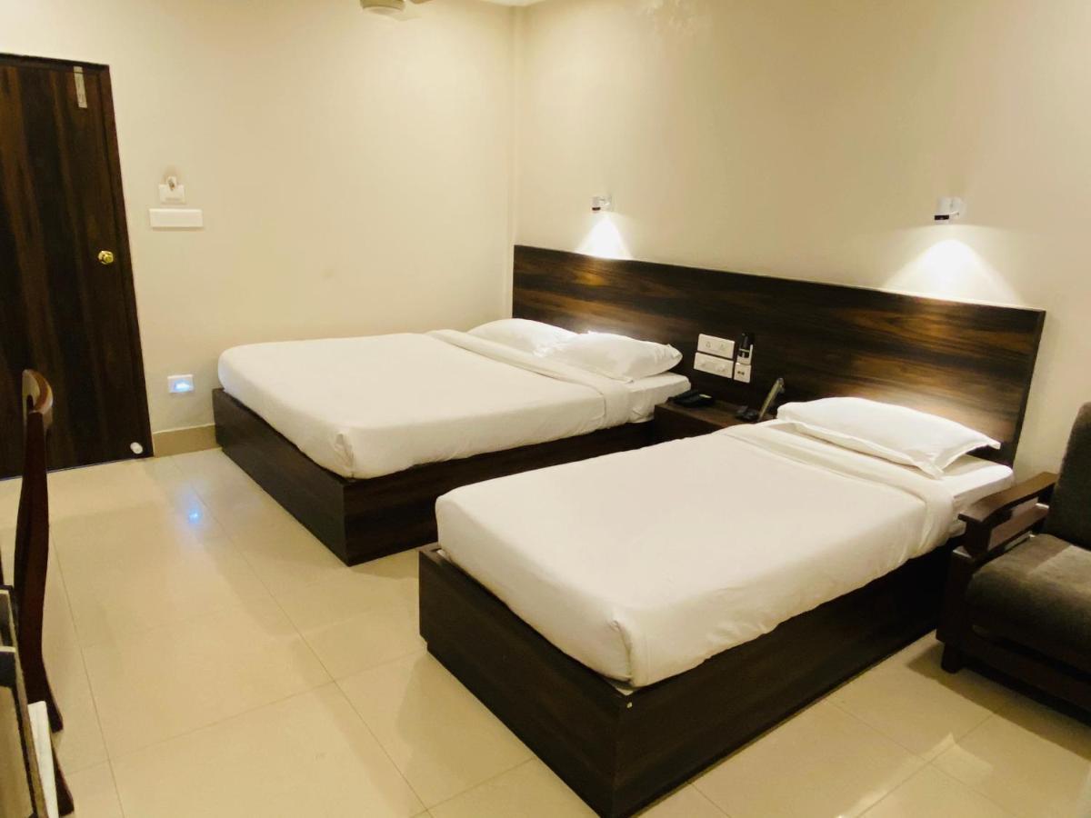 Saluja Residency Hotel Силигури Екстериор снимка
