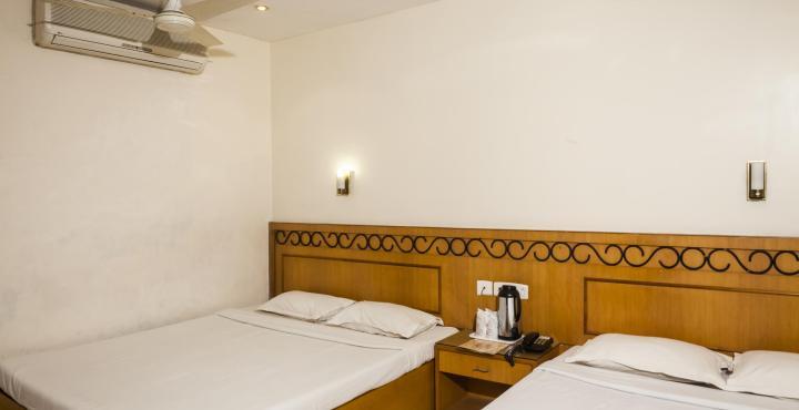 Saluja Residency Hotel Силигури Екстериор снимка