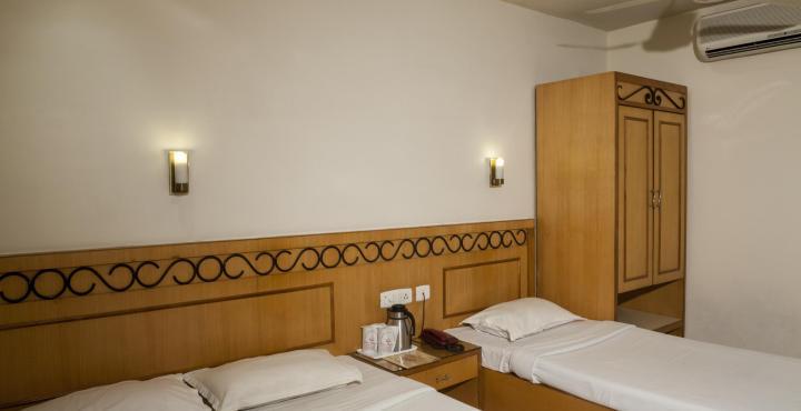 Saluja Residency Hotel Силигури Екстериор снимка