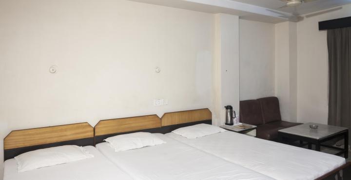 Saluja Residency Hotel Силигури Екстериор снимка