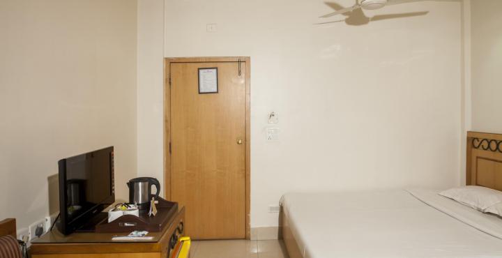 Saluja Residency Hotel Силигури Екстериор снимка