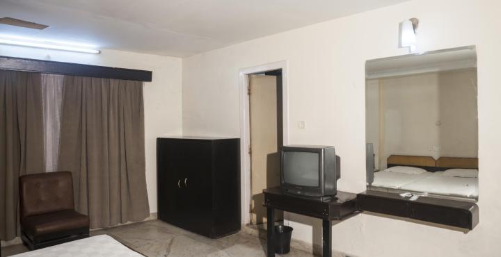 Saluja Residency Hotel Силигури Екстериор снимка