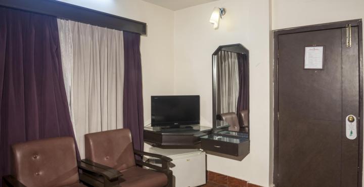 Saluja Residency Hotel Силигури Екстериор снимка