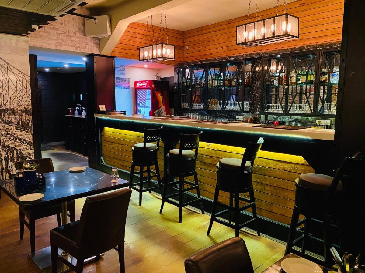 Saluja Residency Hotel Силигури Екстериор снимка