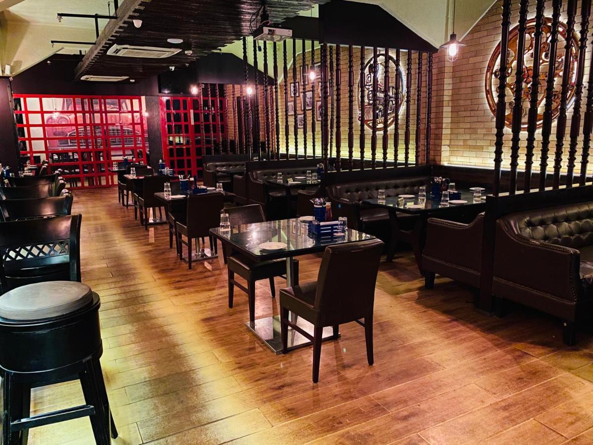 Saluja Residency Hotel Силигури Екстериор снимка