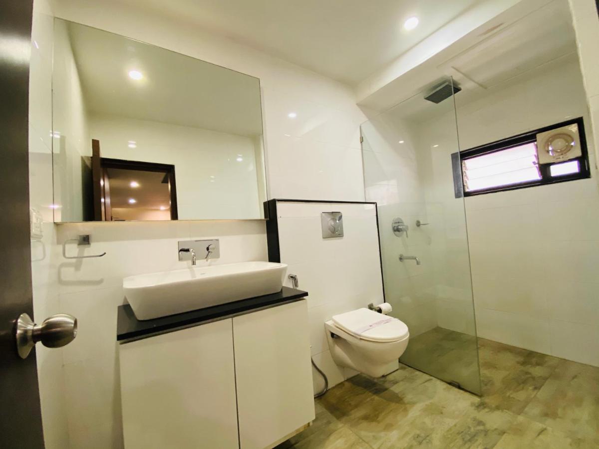Saluja Residency Hotel Силигури Екстериор снимка