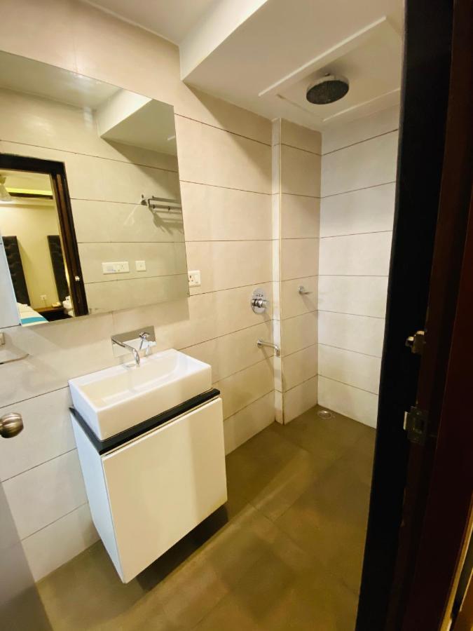 Saluja Residency Hotel Силигури Екстериор снимка