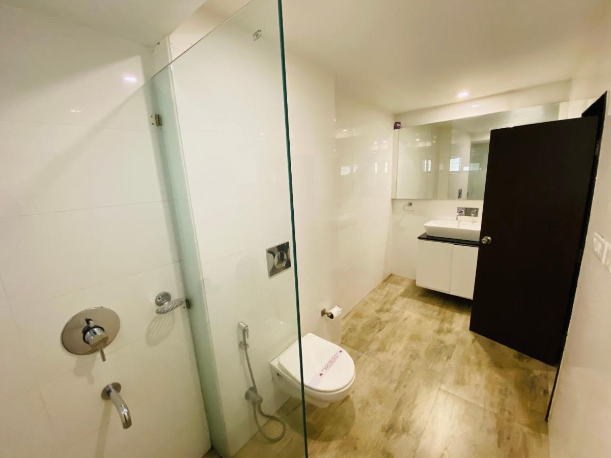 Saluja Residency Hotel Силигури Екстериор снимка