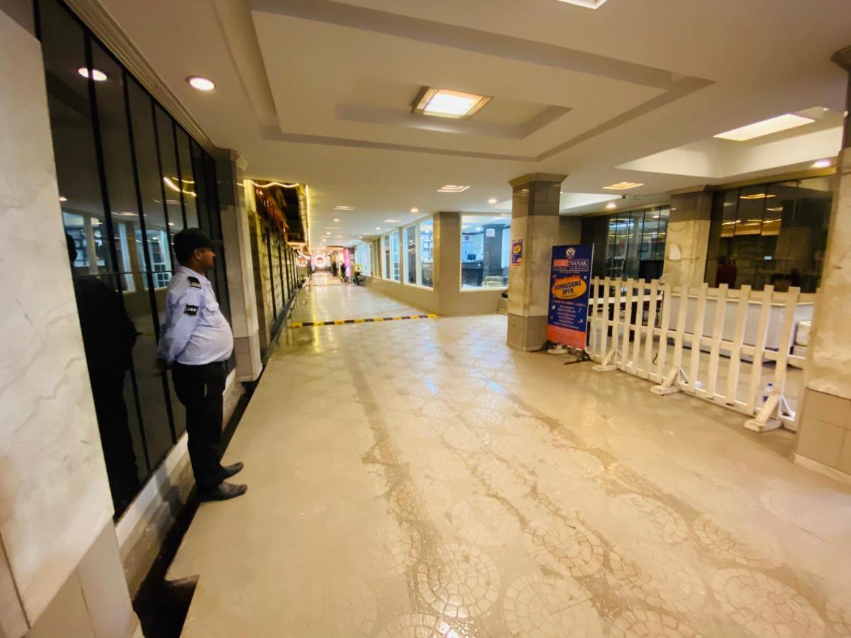 Saluja Residency Hotel Силигури Екстериор снимка