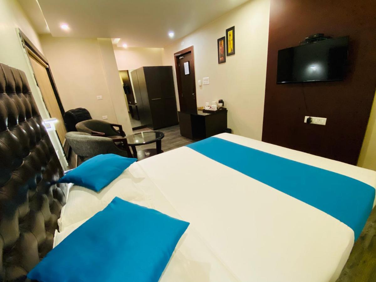 Saluja Residency Hotel Силигури Екстериор снимка