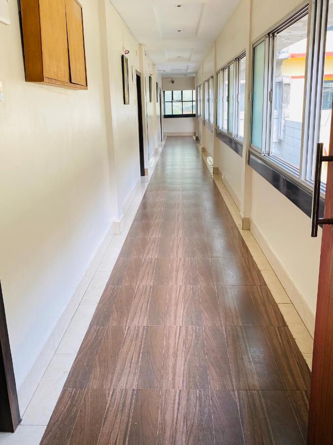 Saluja Residency Hotel Силигури Екстериор снимка
