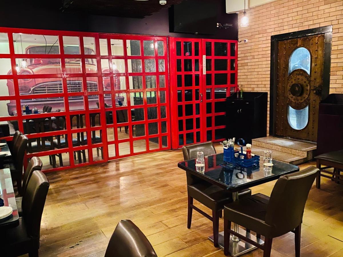 Saluja Residency Hotel Силигури Екстериор снимка